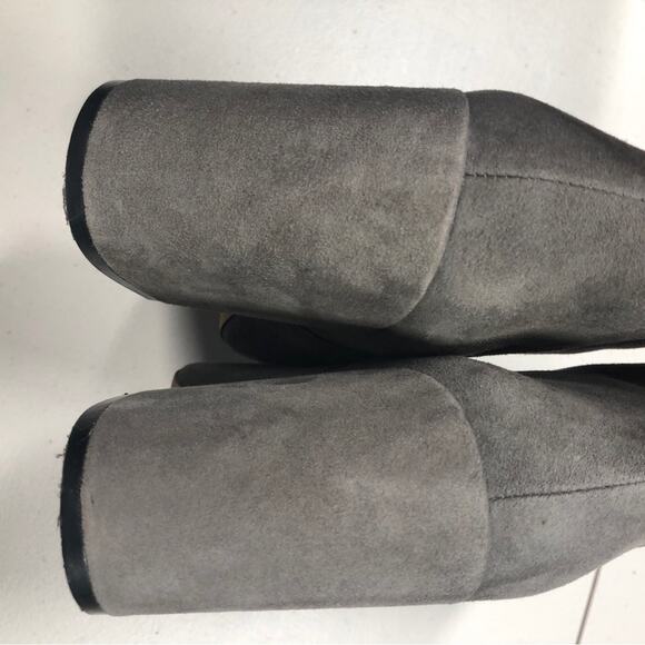 Vince Camuto gray suede ankle bottles 6M - Picture 6 of 8